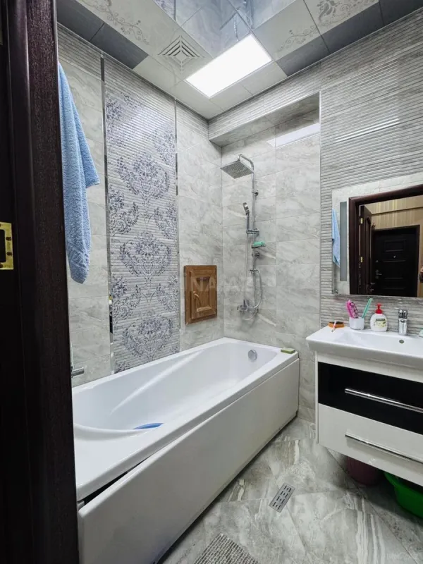 Satılır 3 otaqlı mənzil 135 m²