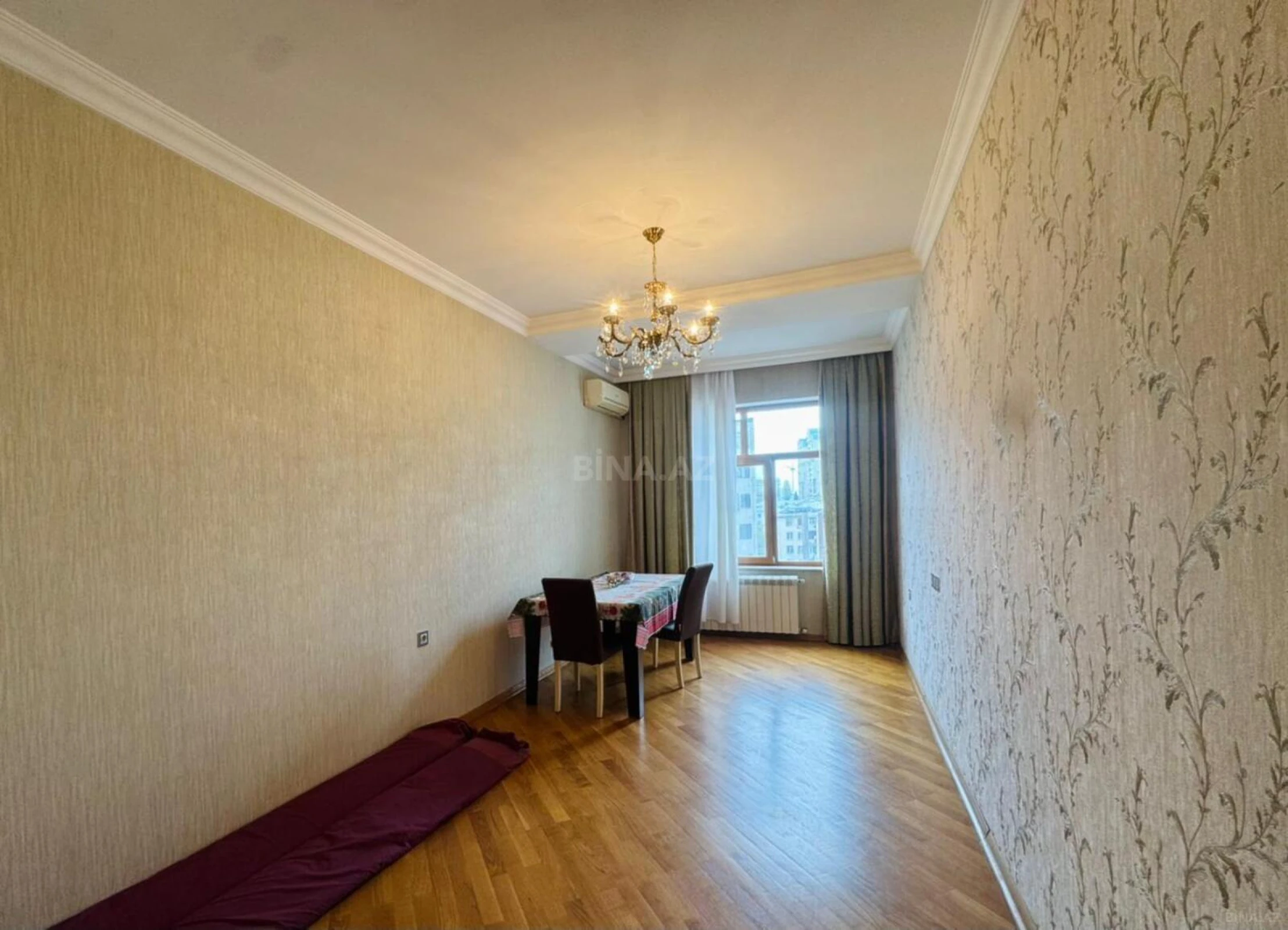 Satılır 3 otaqlı mənzil 135 m²