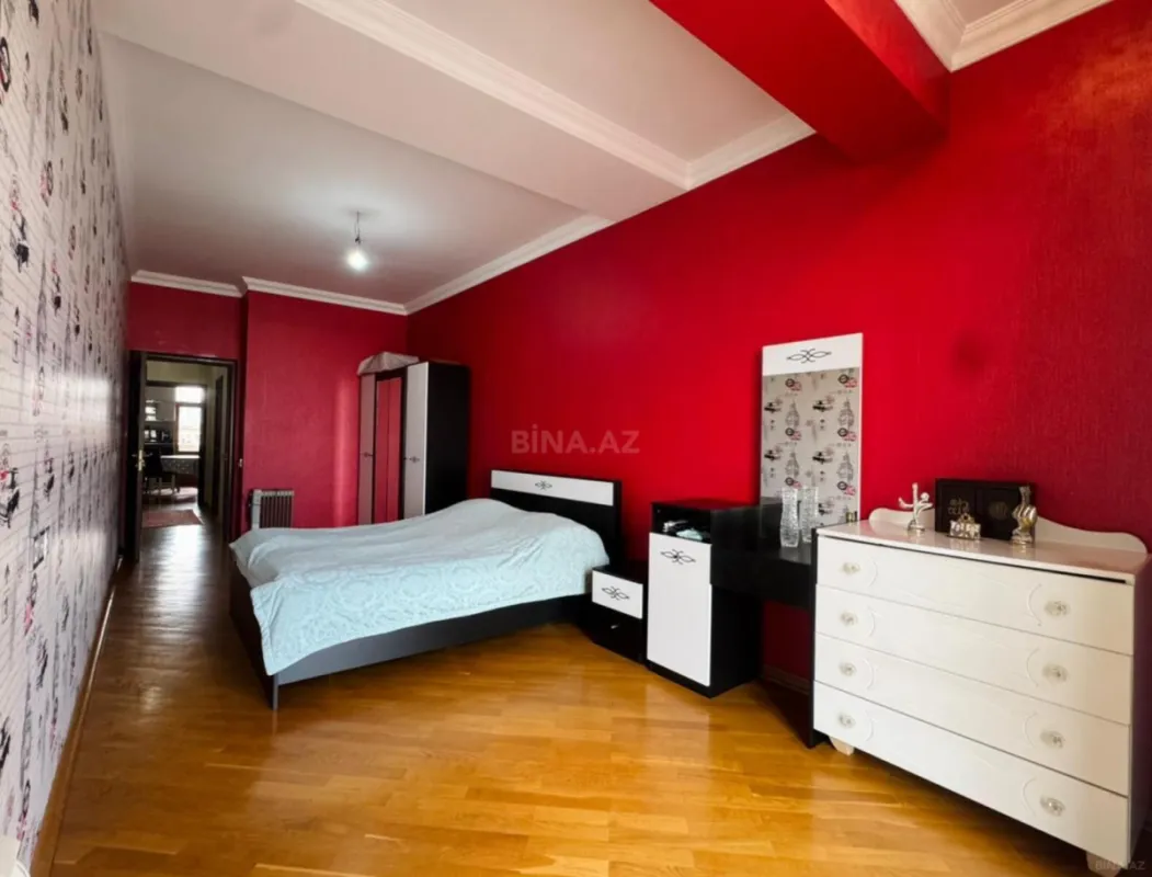 Satılır 3 otaqlı mənzil 135 m²