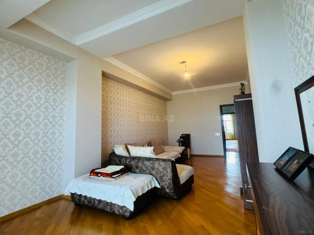 Satılır 3 otaqlı mənzil 135 m²
