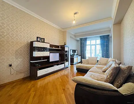 Satılır 3 otaqlı mənzil 135 m²