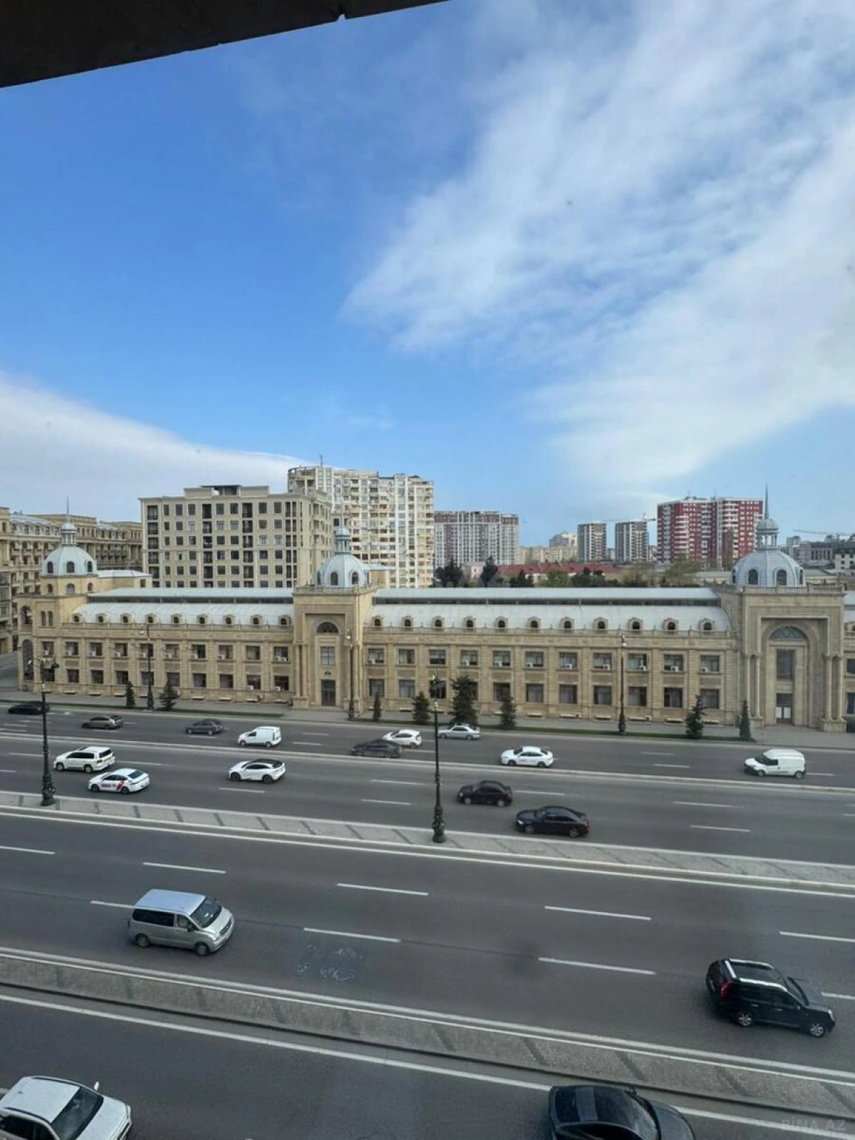 Satılır 3 otaqlı mənzil 135 m²
