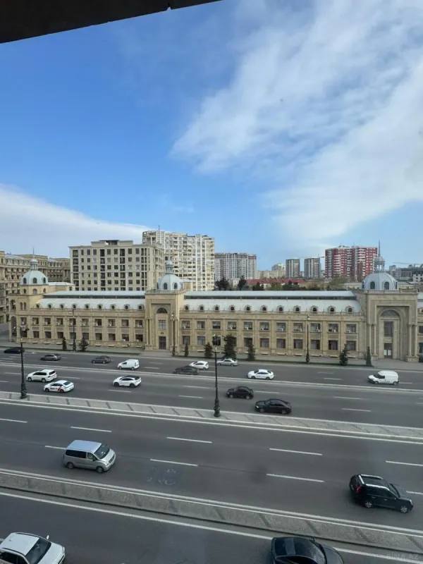 Satılır 3 otaqlı mənzil 135 m²