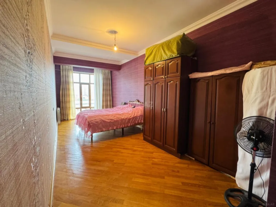 Satılır 3 otaqlı mənzil 135 m²