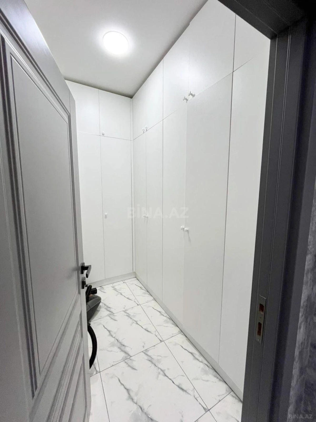 Satılır 3 otaqlı mənzil 135 m²
