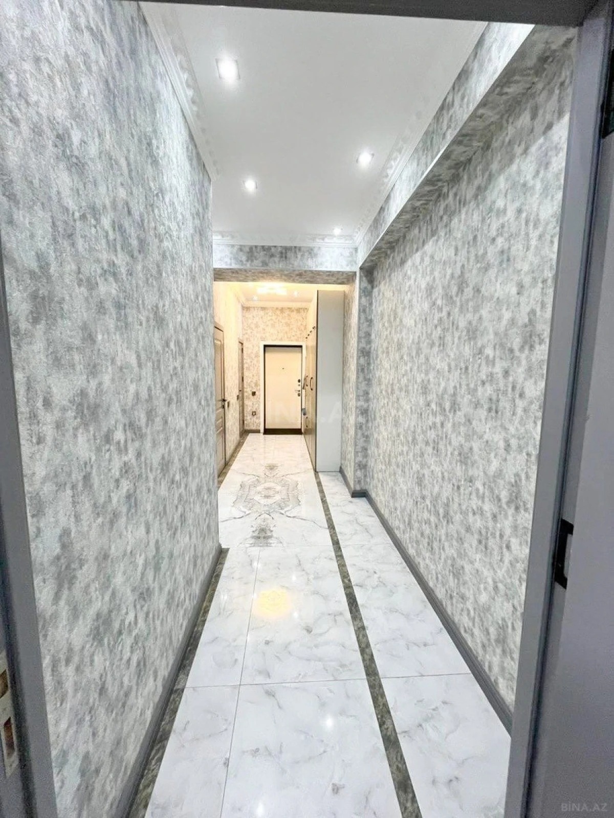 Satılır 3 otaqlı mənzil 135 m²
