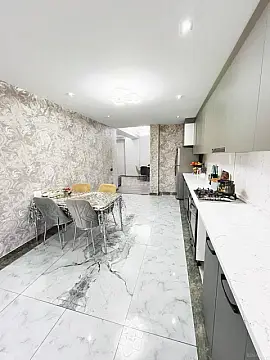 Satılır 3 otaqlı mənzil 135 m²