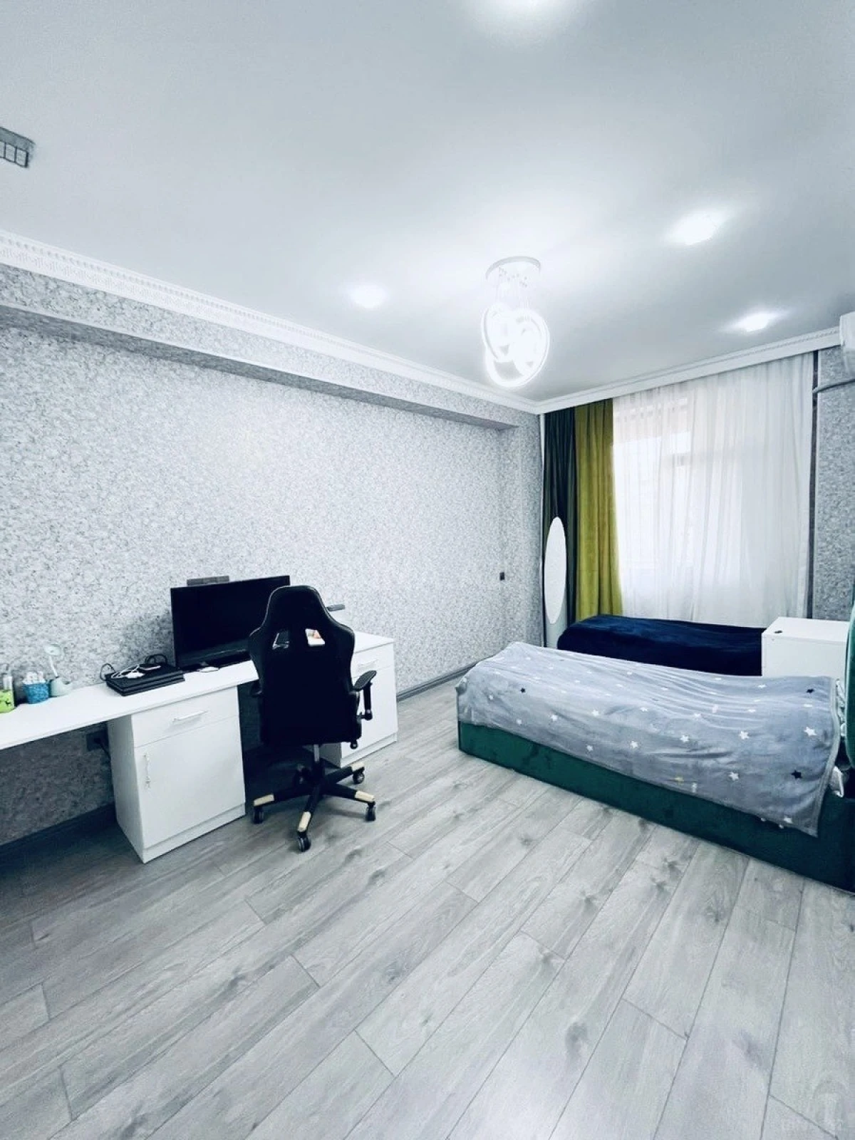 Satılır 3 otaqlı mənzil 135 m²