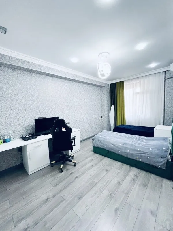 Satılır 3 otaqlı mənzil 135 m²