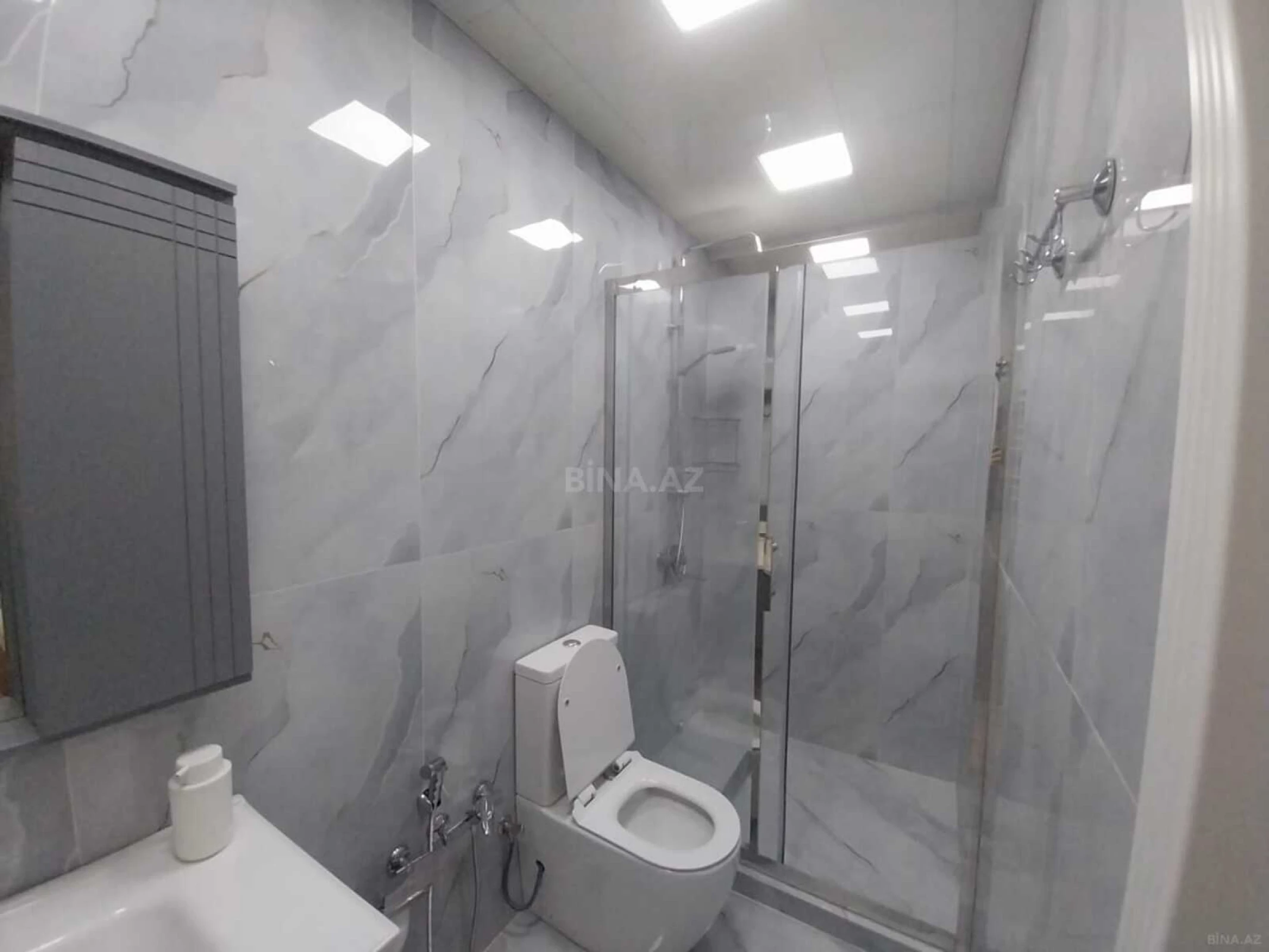 Kirayə verilir 3 otaqlı mənzil 103 m²