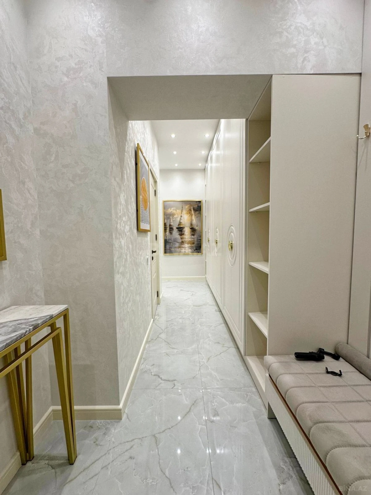 Satılır 2 otaqlı mənzil 83 m²