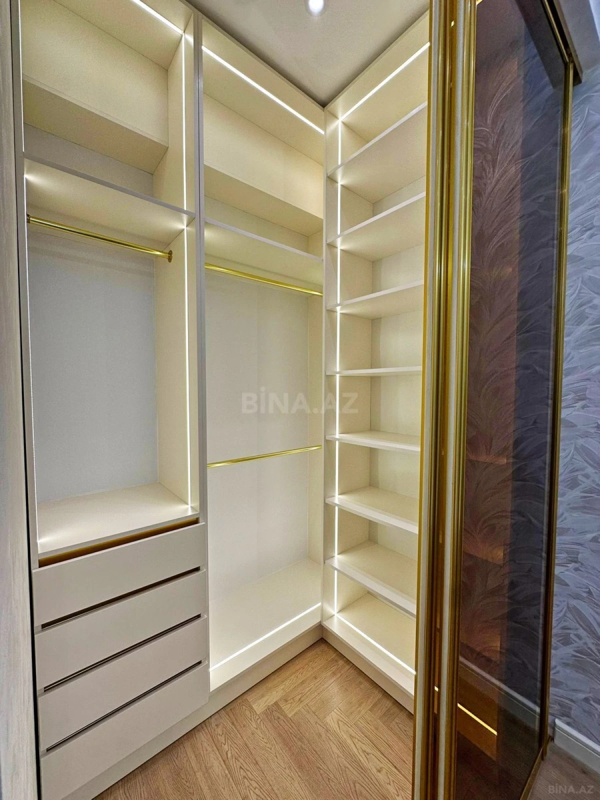Satılır 2 otaqlı mənzil 83 m²