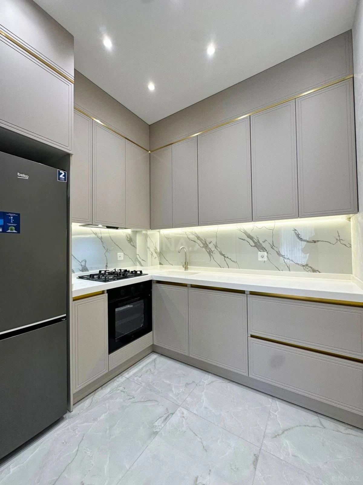 Satılır 2 otaqlı mənzil 83 m²