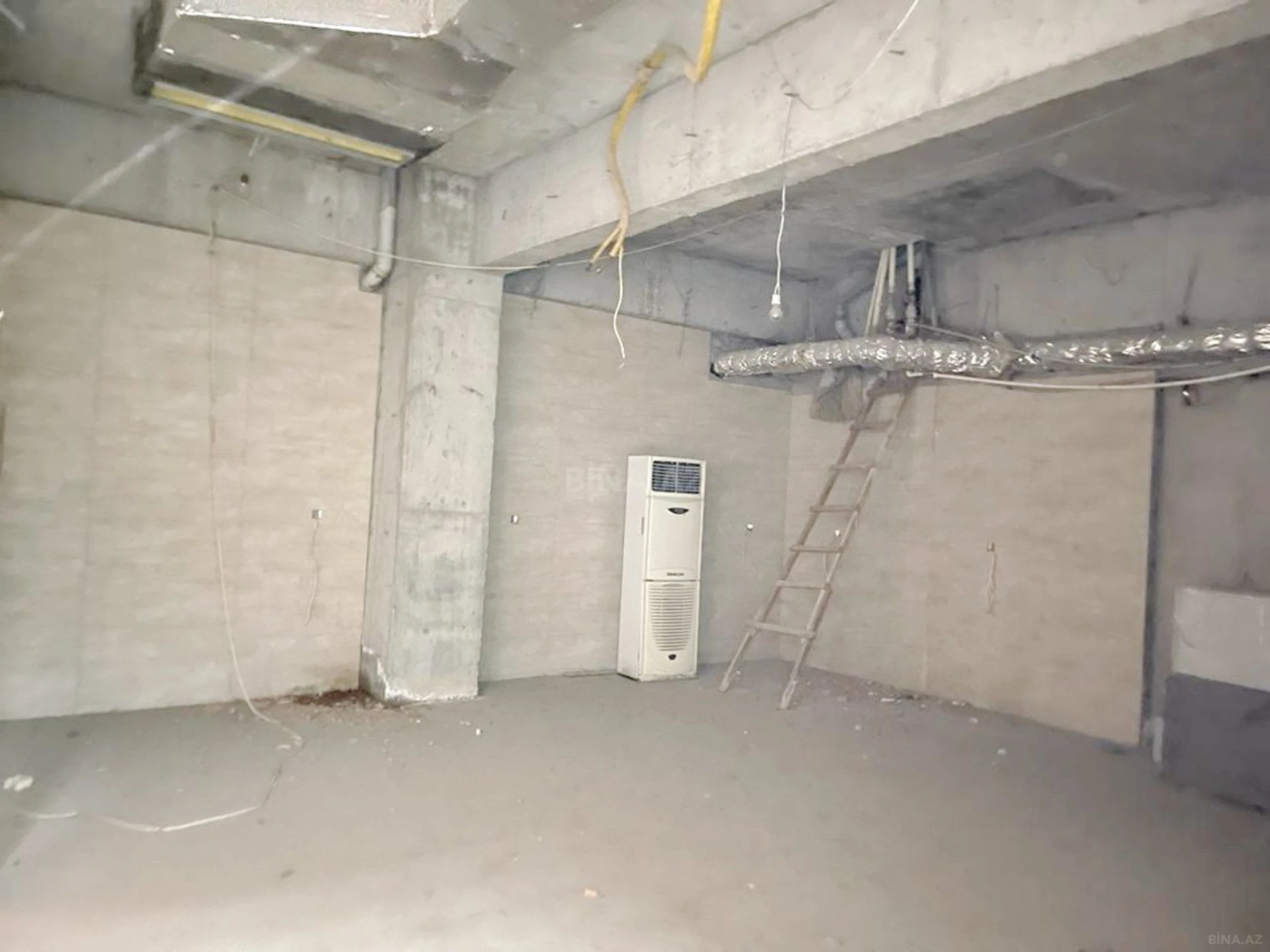 Satılır obyekt 450 m²