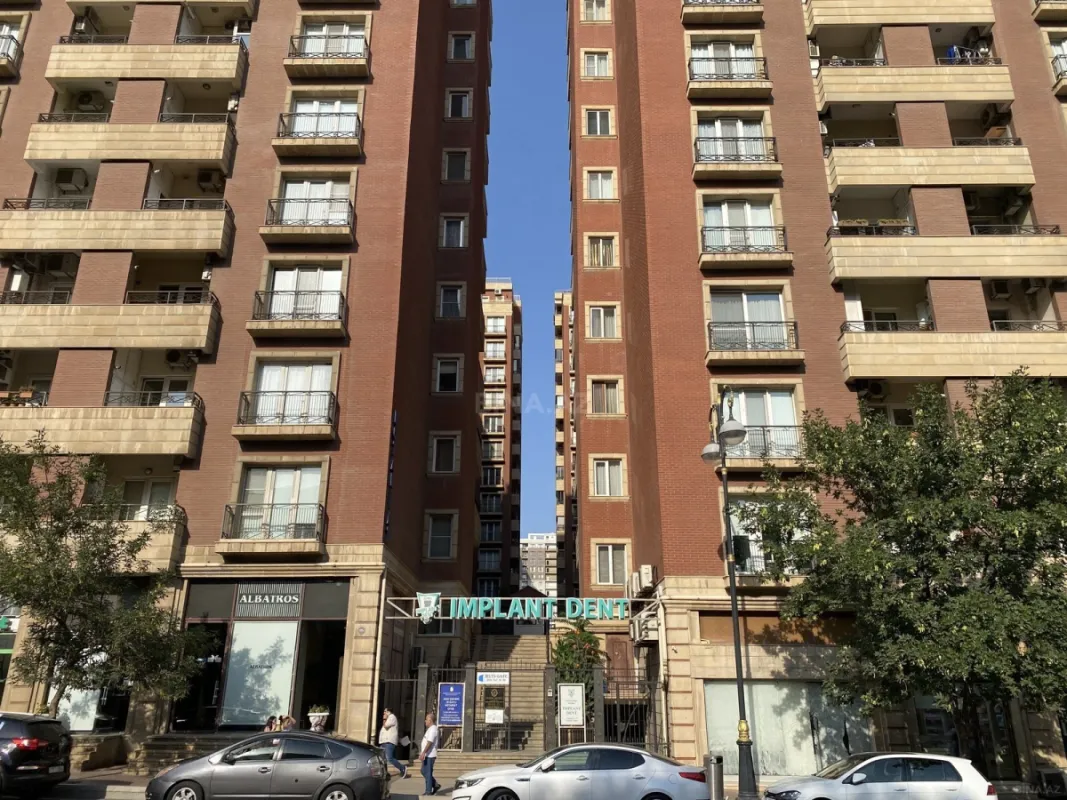 Satılır obyekt 450 m²