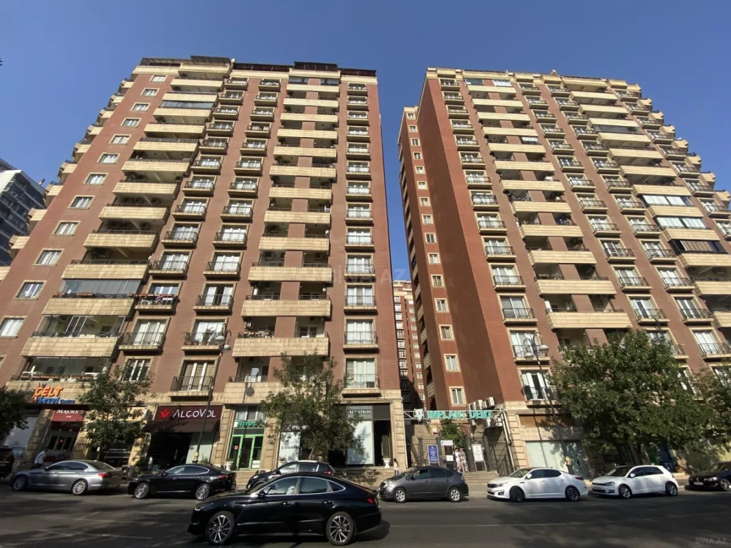 Satılır obyekt 450 m²