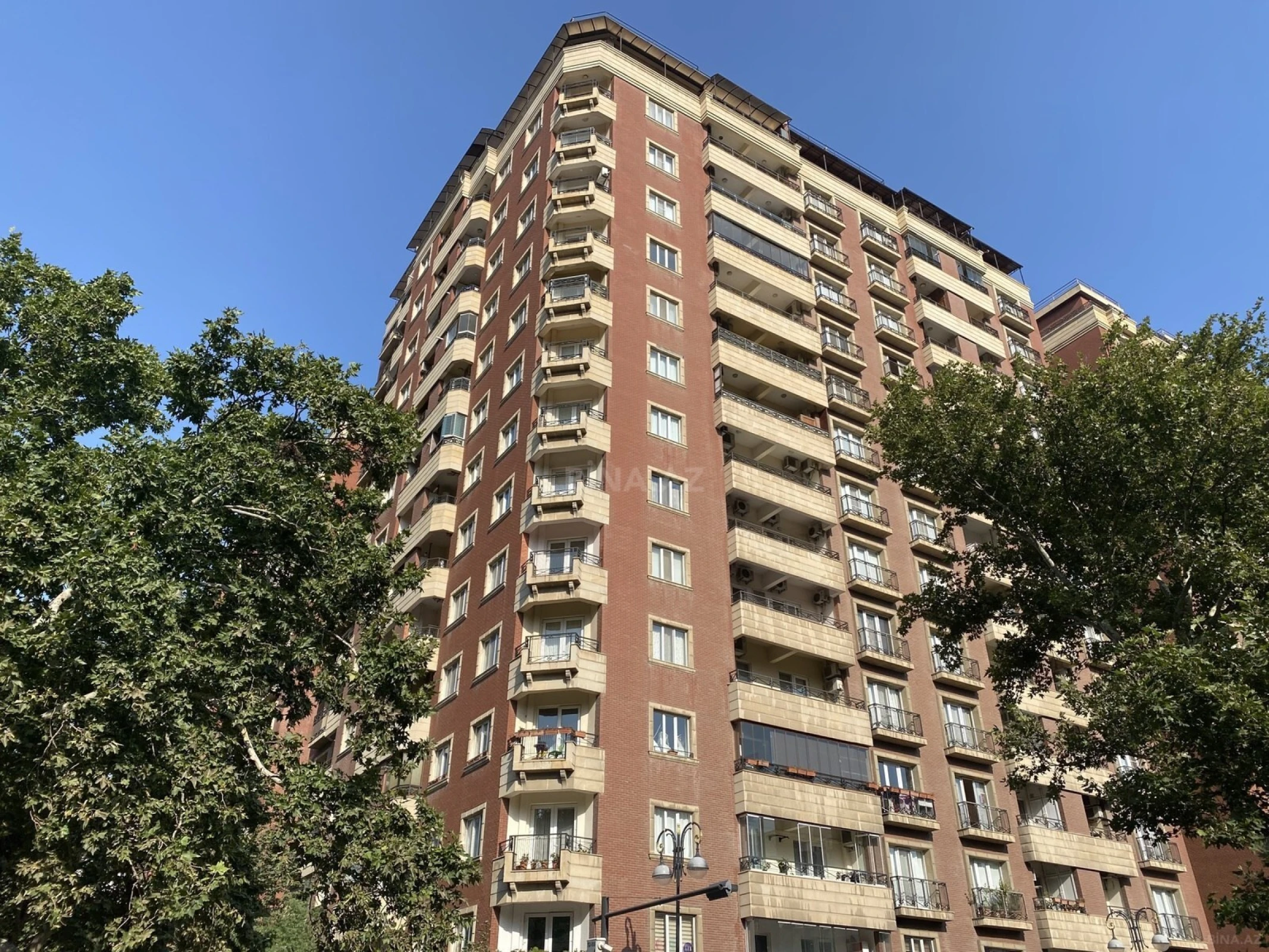 Satılır obyekt 450 m²