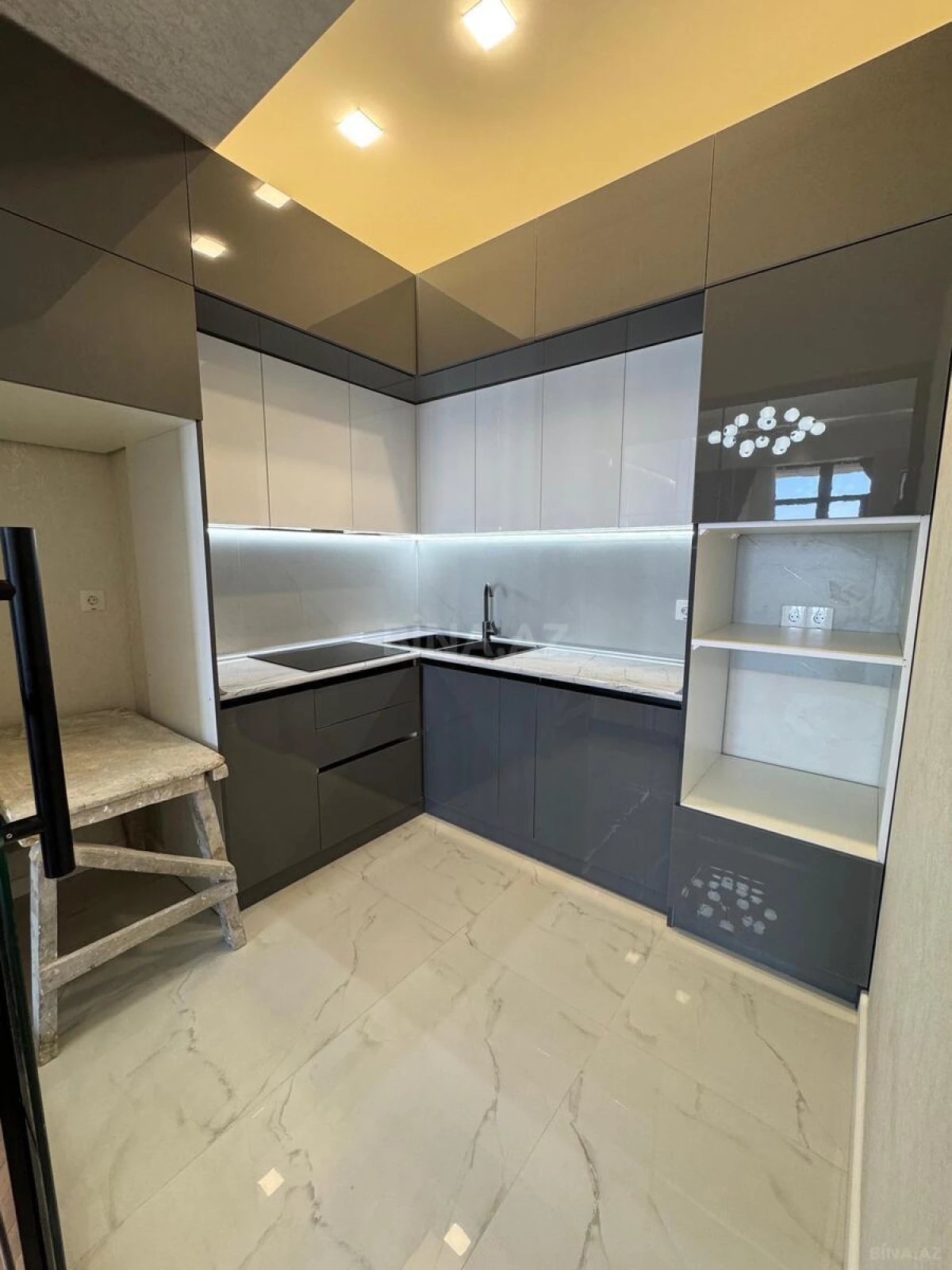 Satılır 2 otaqlı mənzil 65 m²