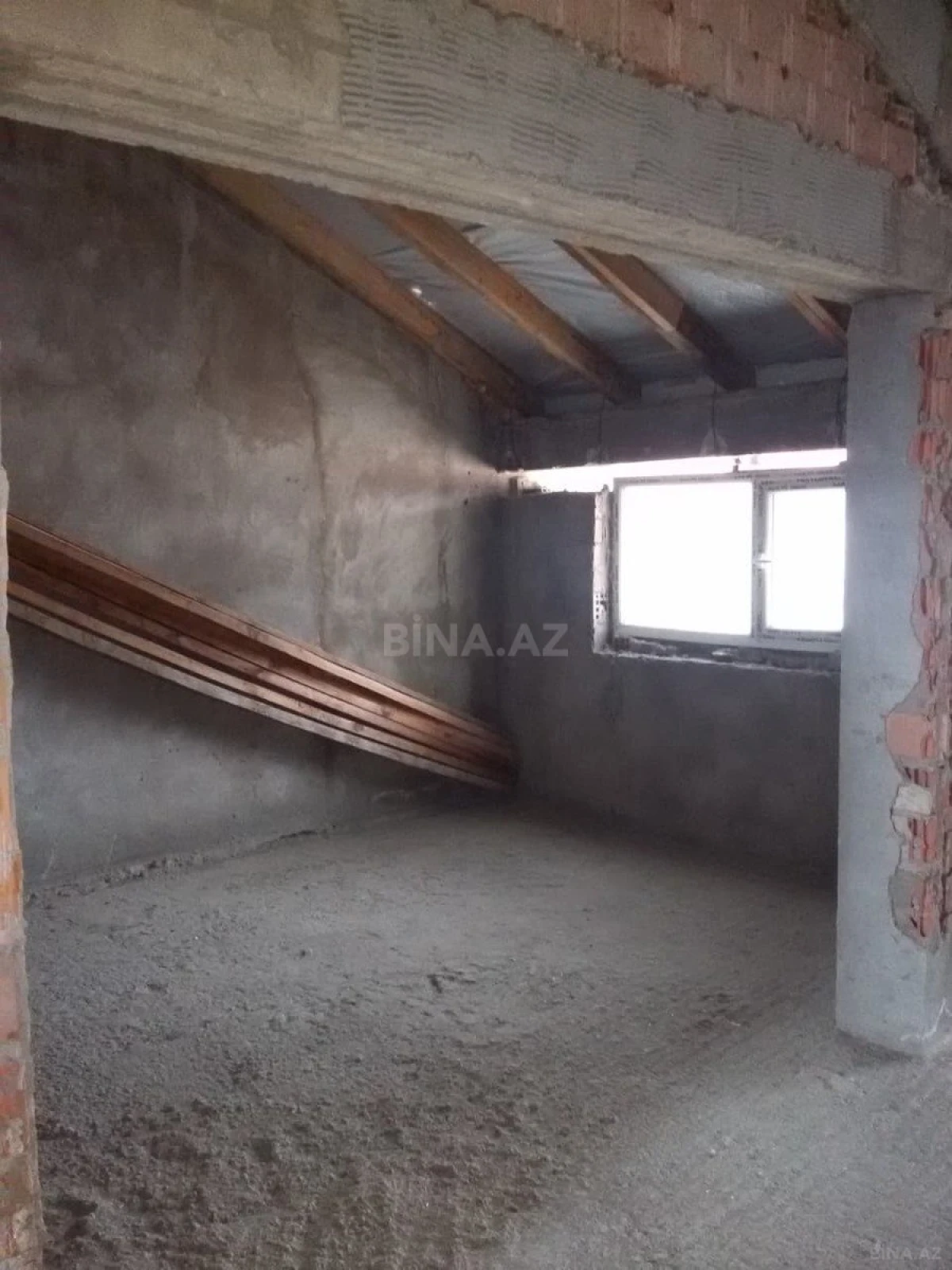 Satılır 5 otaqlı mənzil 220 m²