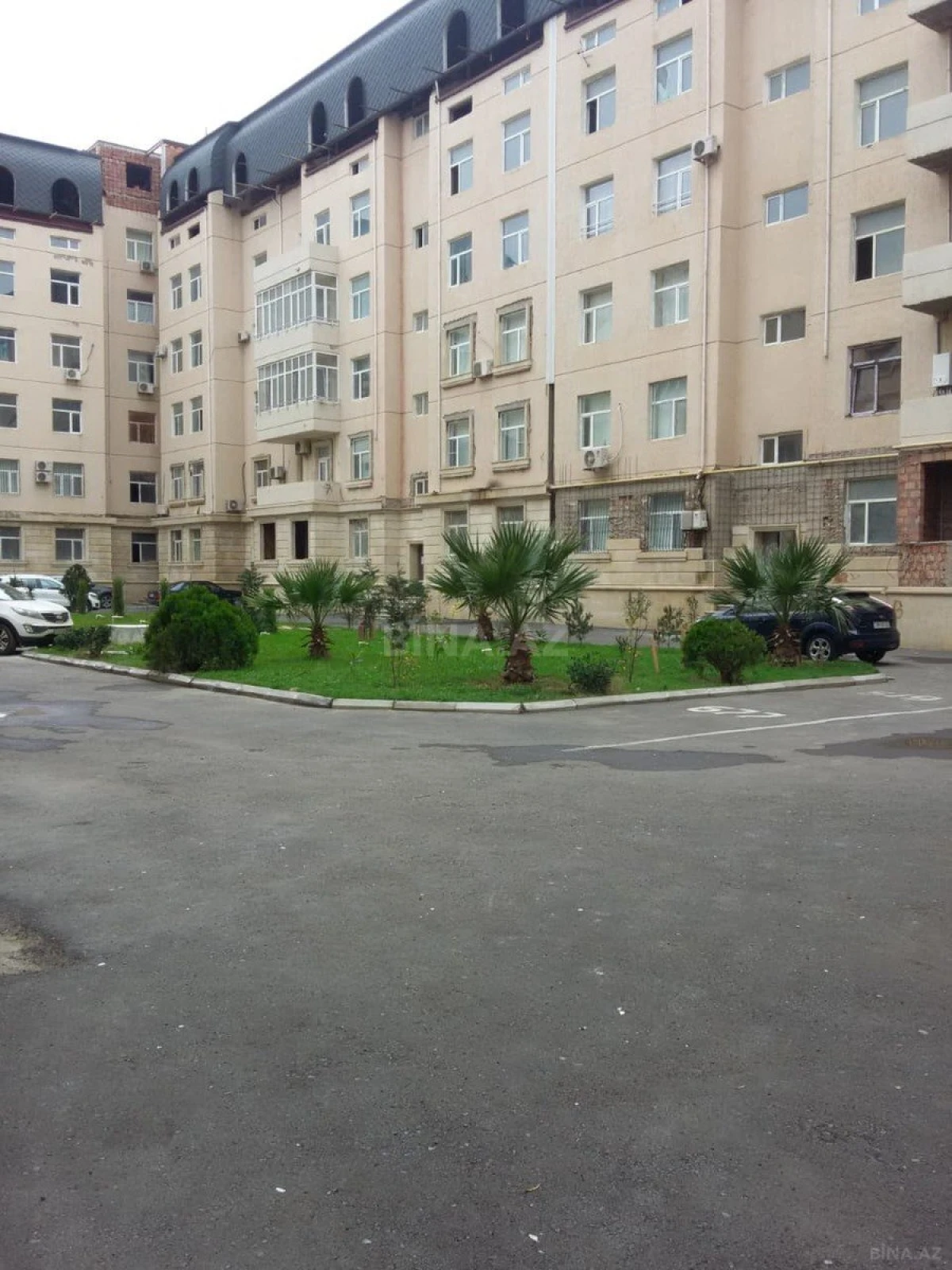 Satılır 5 otaqlı mənzil 220 m²