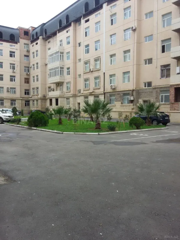 Satılır 5 otaqlı mənzil 220 m²
