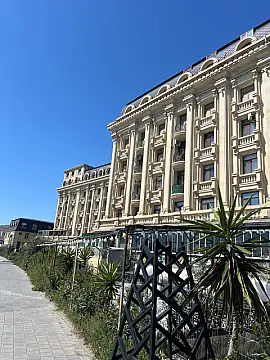 Satılır 5 otaqlı mənzil 220 m²
