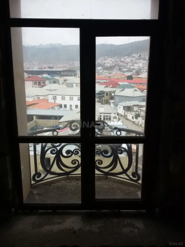 Satılır 5 otaqlı mənzil 220 m²