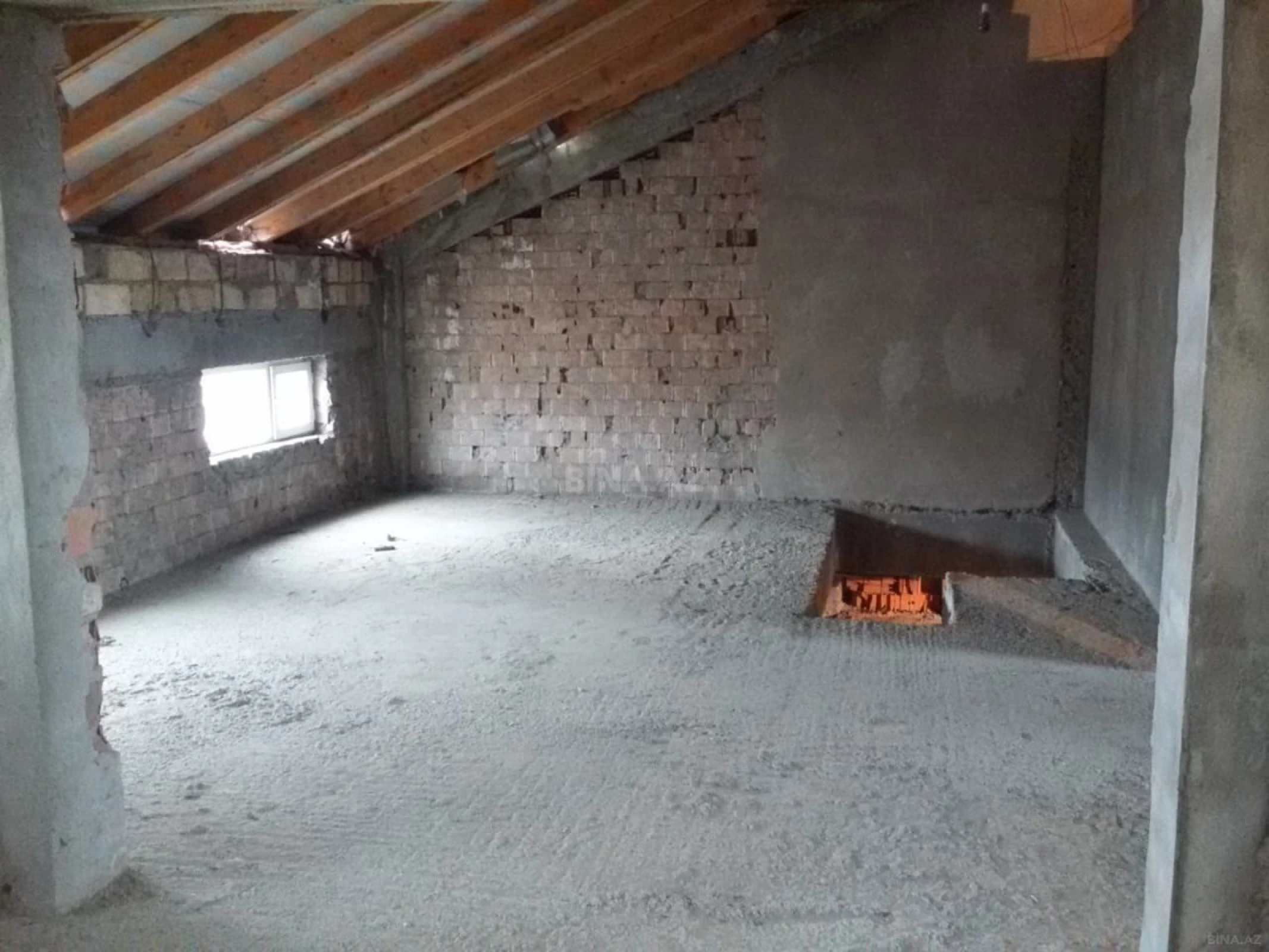 Satılır 5 otaqlı mənzil 220 m²