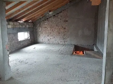 Satılır 5 otaqlı mənzil 220 m²