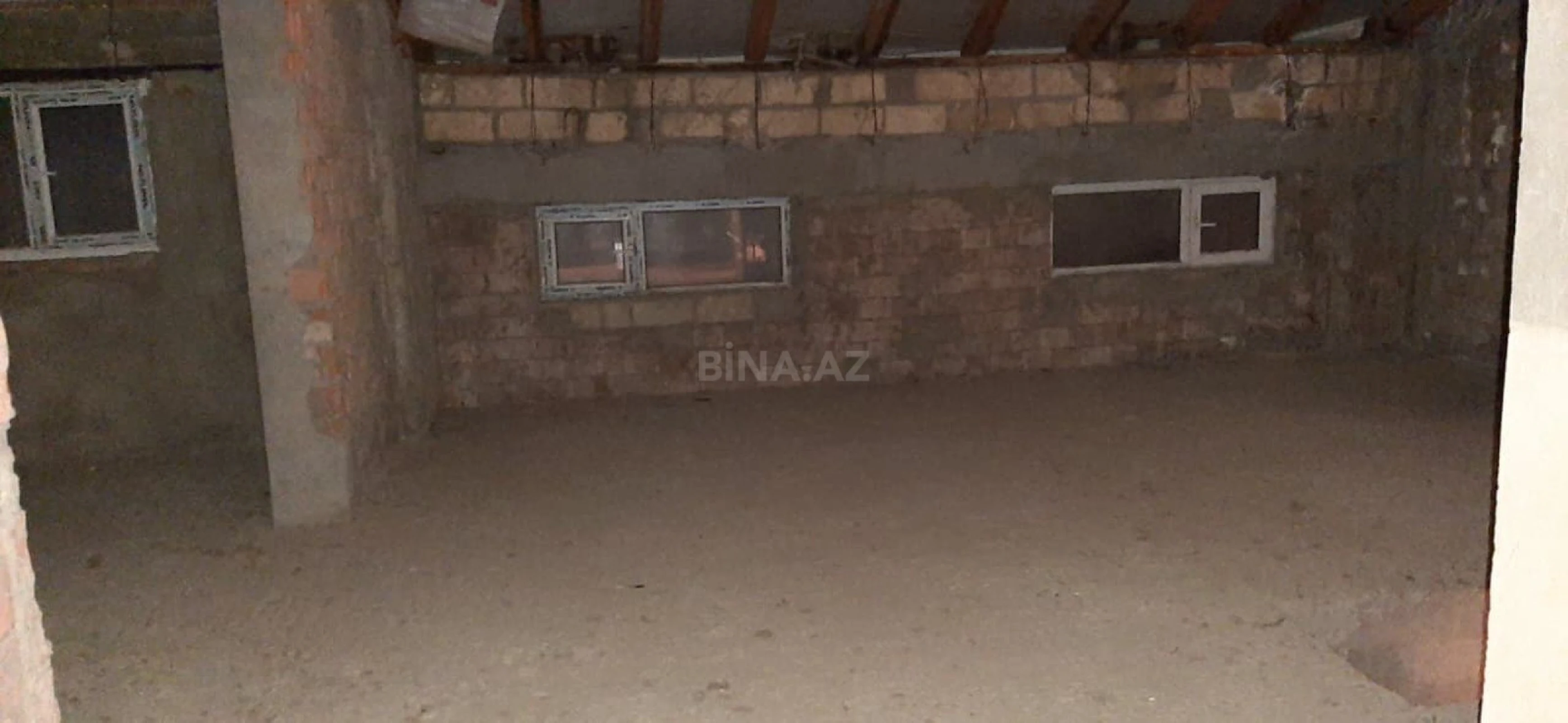 Satılır 5 otaqlı mənzil 220 m²