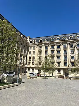 Satılır 5 otaqlı mənzil 220 m²