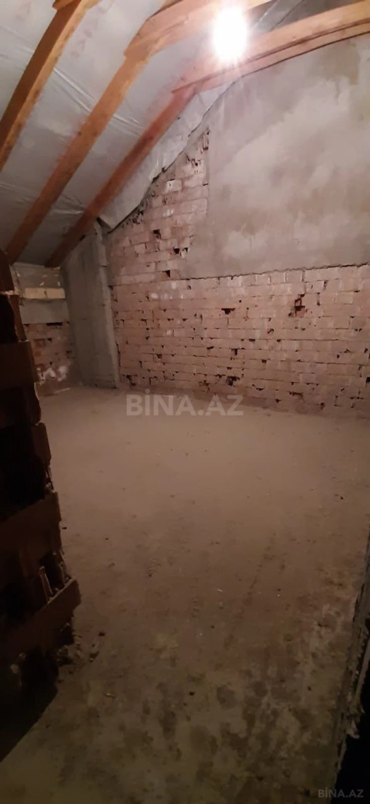 Satılır 5 otaqlı mənzil 220 m²