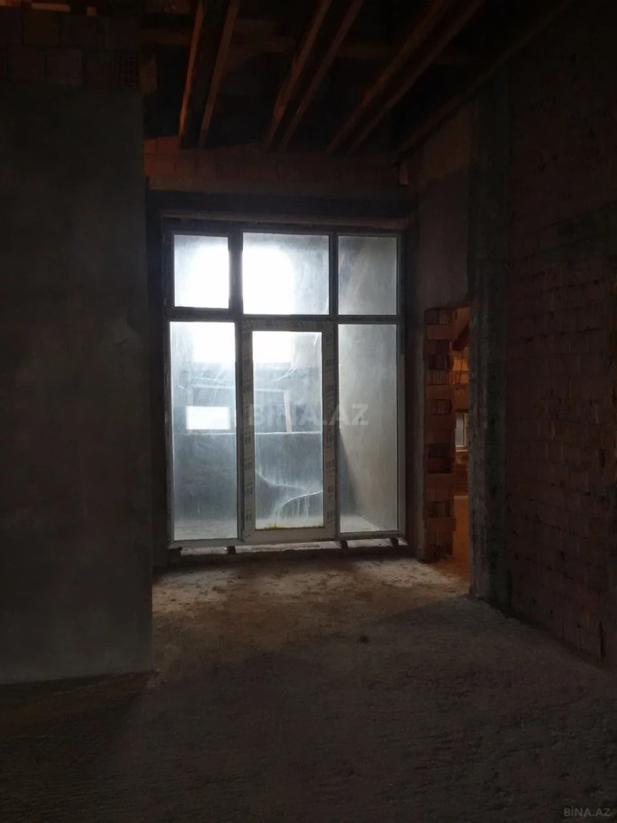 Satılır 5 otaqlı mənzil 220 m²