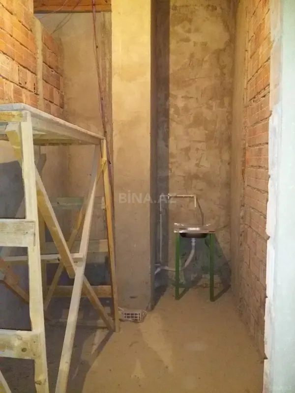 Satılır 5 otaqlı mənzil 220 m²