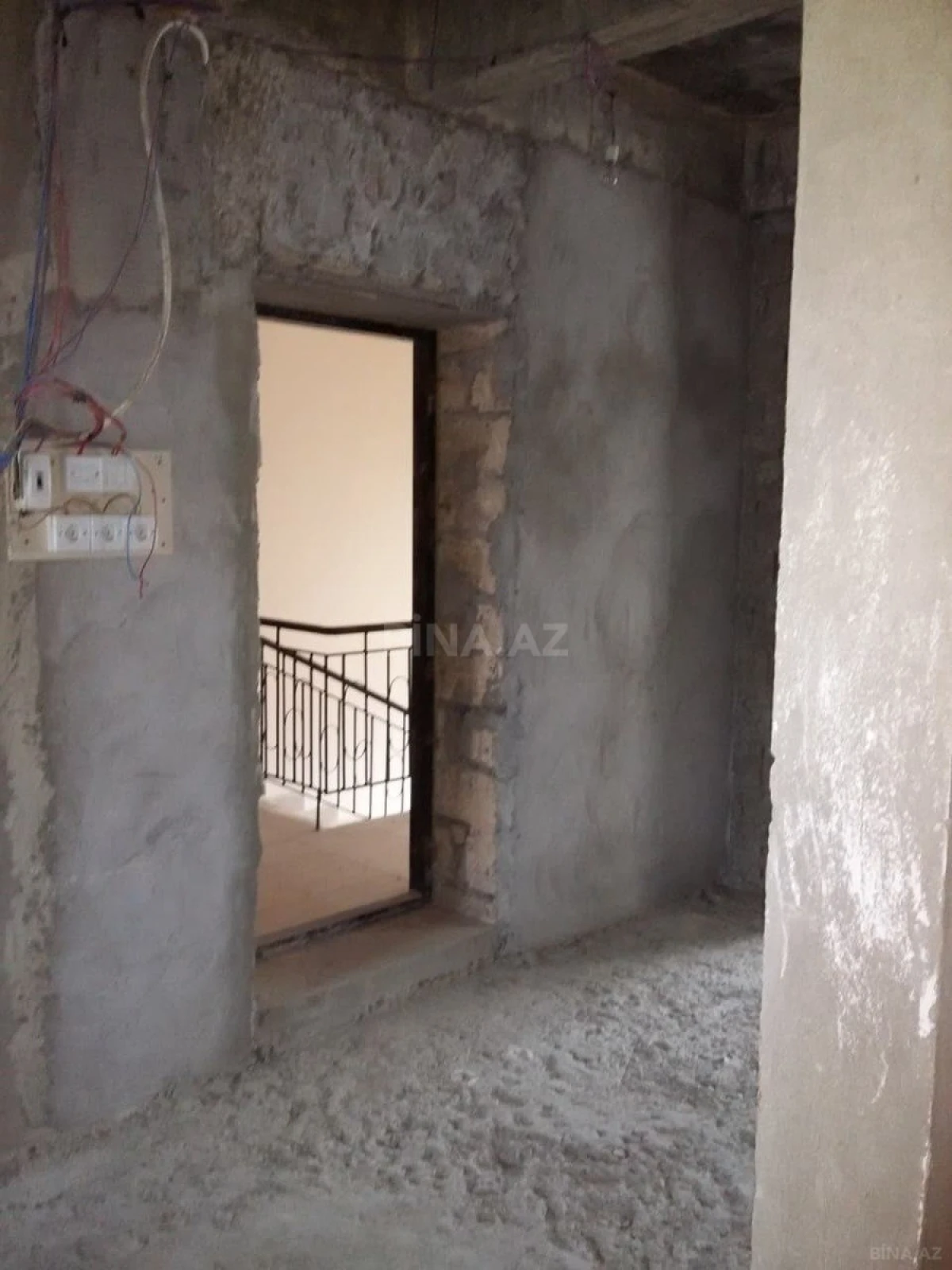 Satılır 5 otaqlı mənzil 220 m²