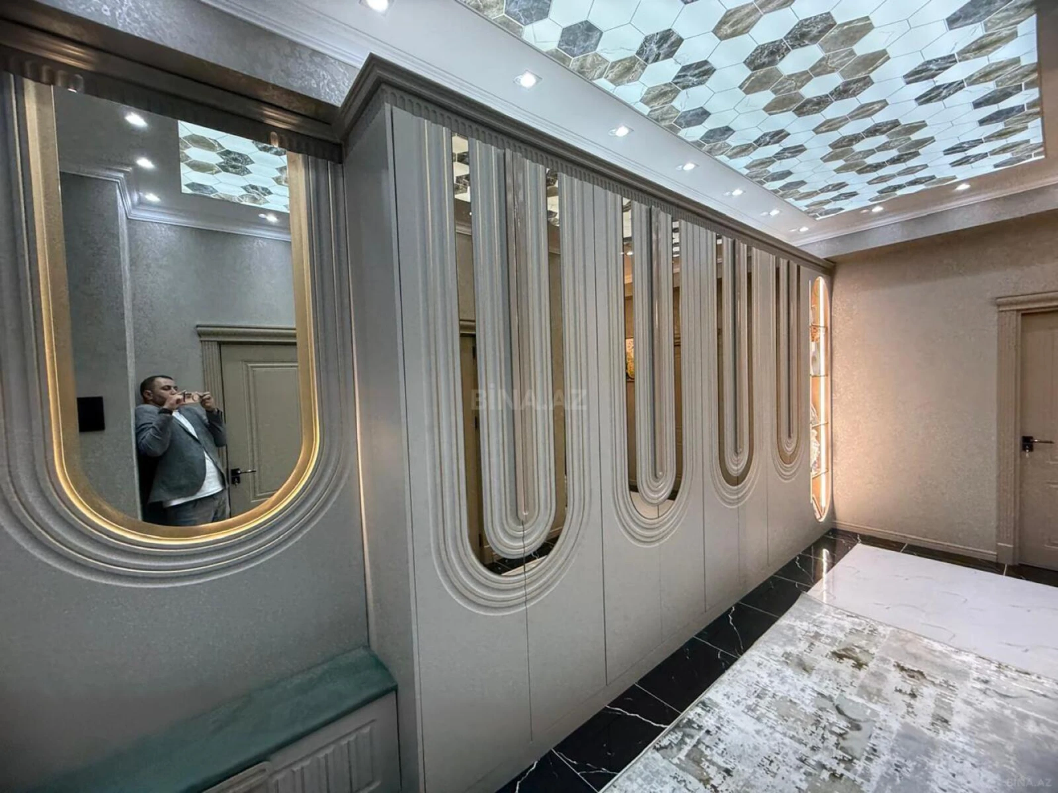 Satılır 3 otaqlı mənzil 127 m²