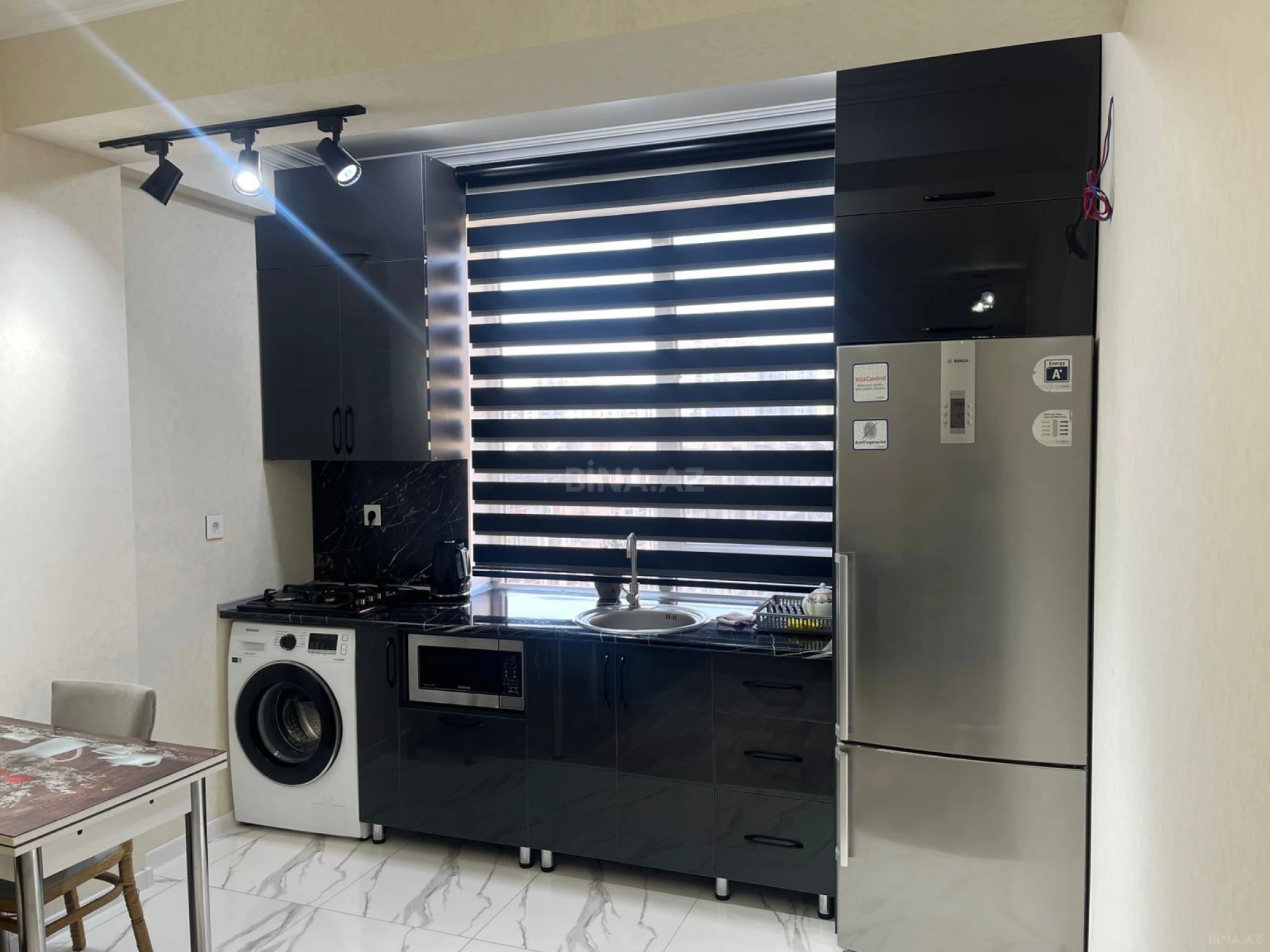 Kirayə verilir 2 otaqlı mənzil 65 m²