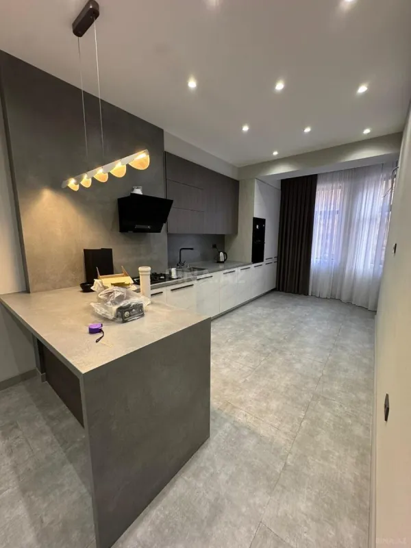 Satılır 2 otaqlı mənzil 106 m²