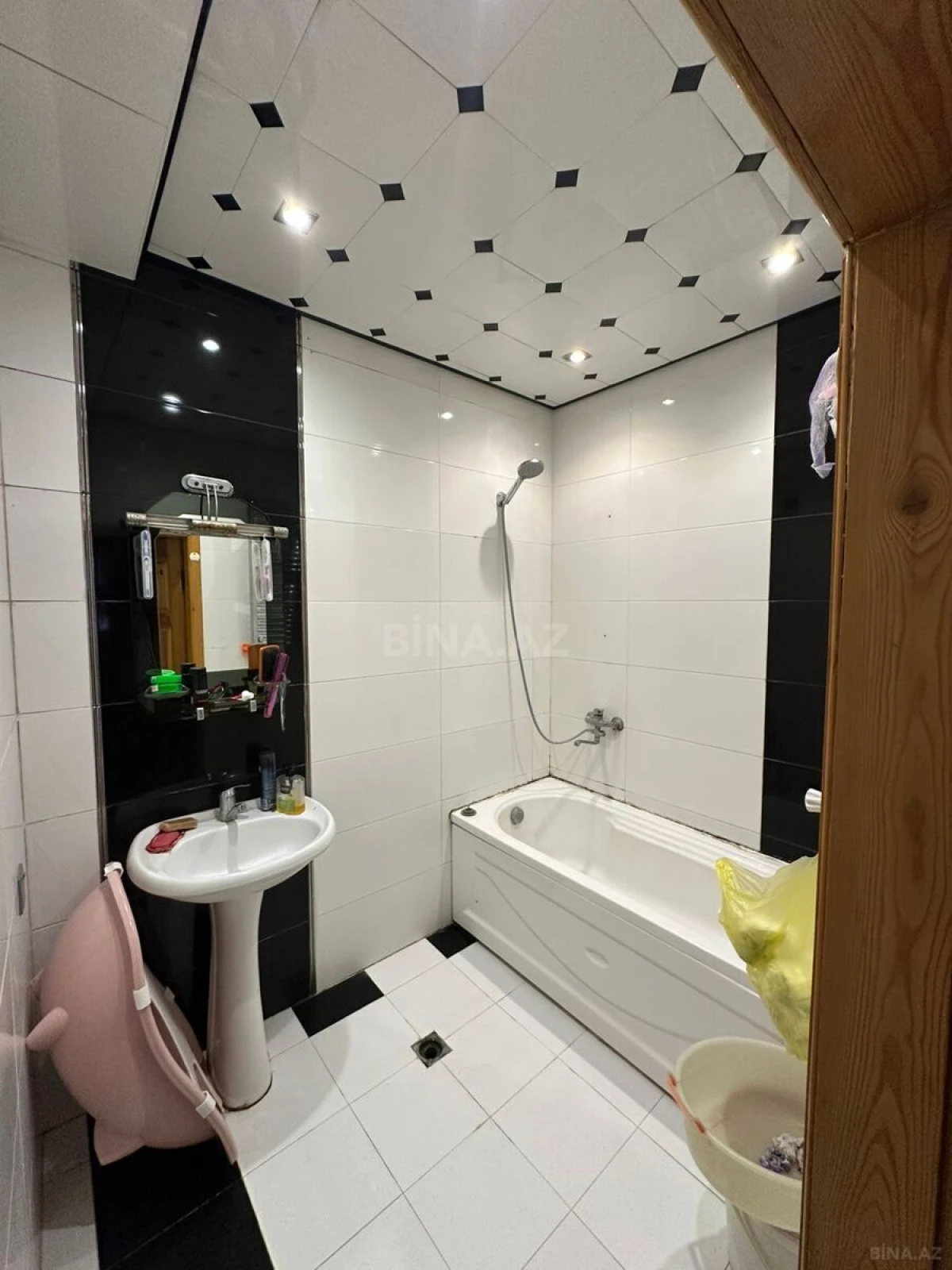 Kirayə verilir 3 otaqlı mənzil 97 m²