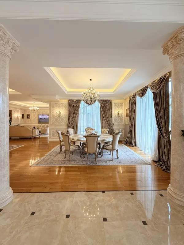 Satılır 10 otaqlı həyət evi 1300 m²