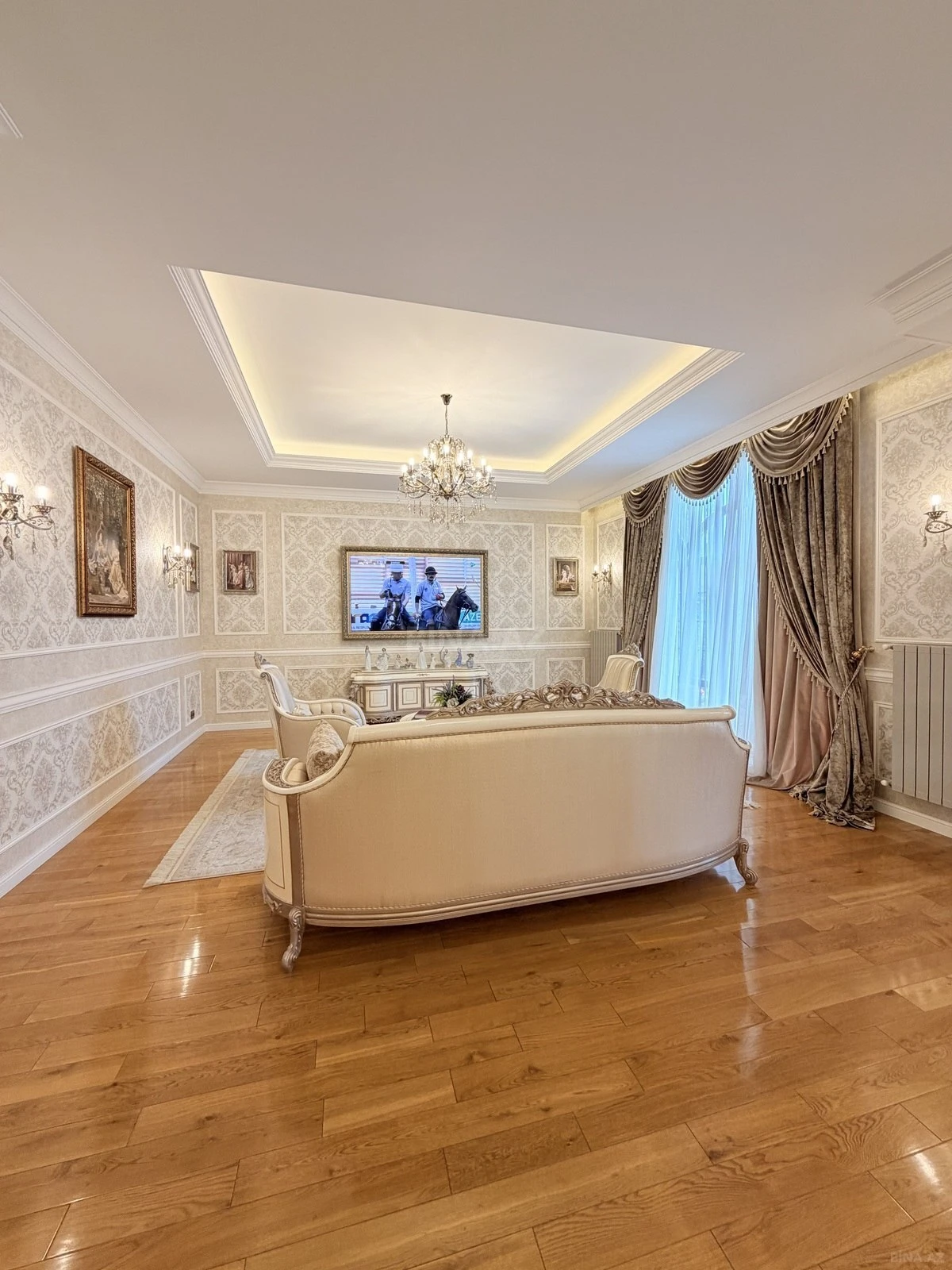 Satılır 10 otaqlı həyət evi 1300 m²