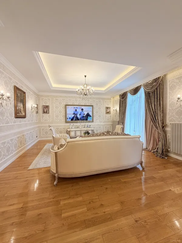 Satılır 10 otaqlı həyət evi 1300 m²