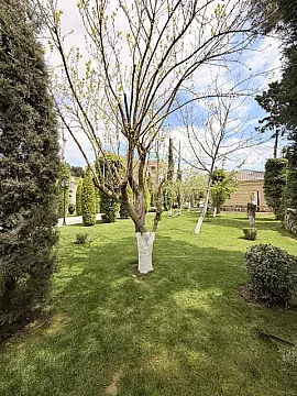 Satılır 10 otaqlı həyət evi 1300 m²