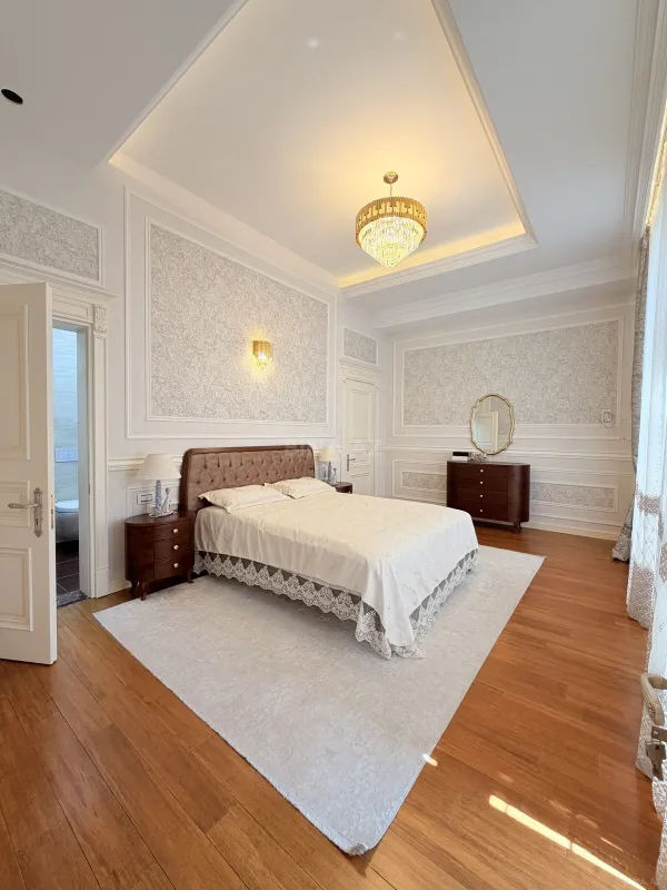 Satılır 10 otaqlı həyət evi 1300 m²
