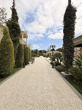 Satılır 10 otaqlı həyət evi 1300 m²