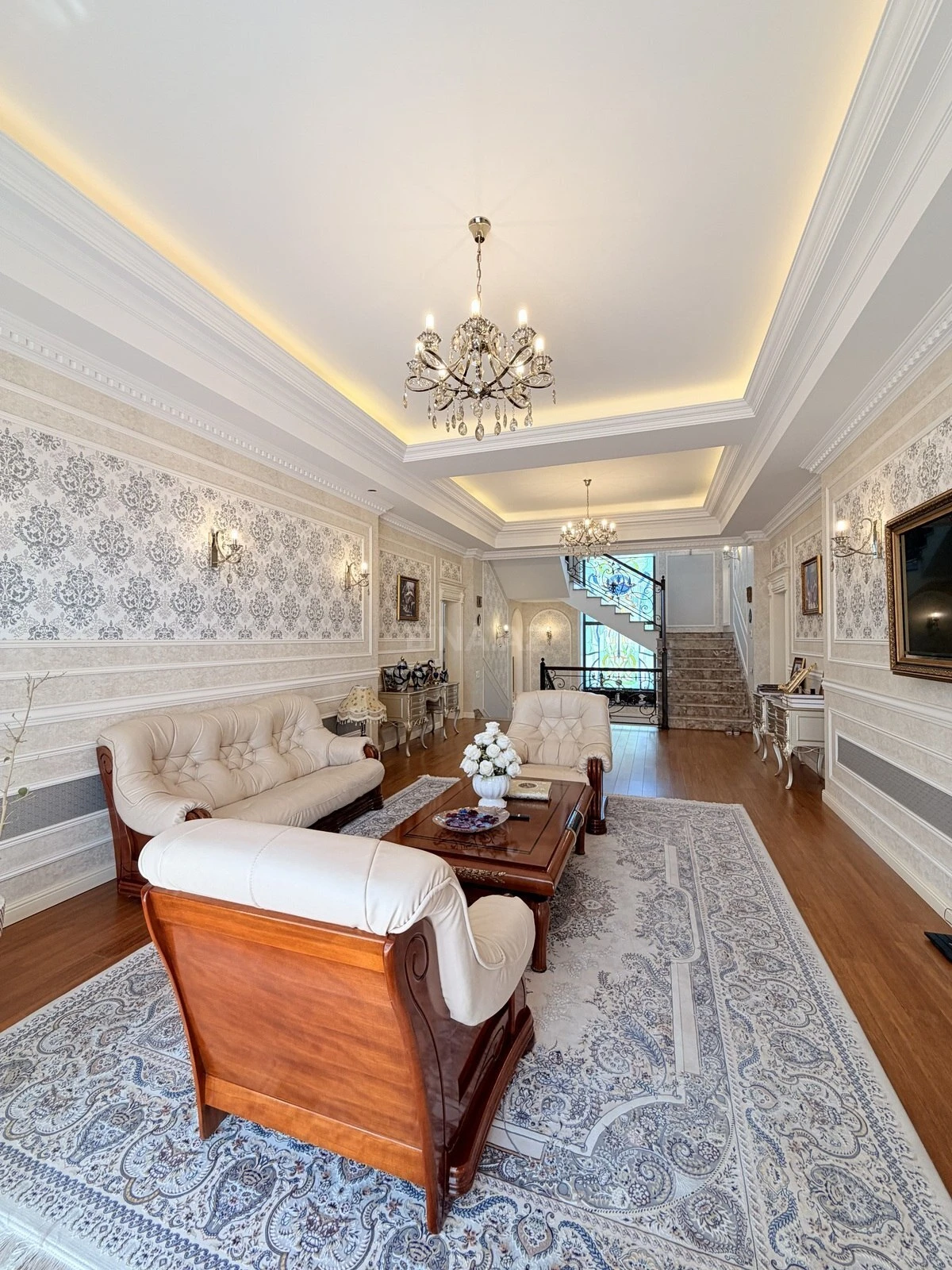 Satılır 10 otaqlı həyət evi 1300 m²