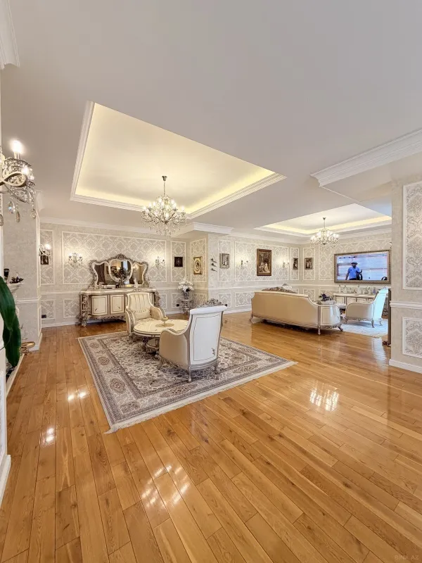 Satılır 10 otaqlı həyət evi 1300 m²