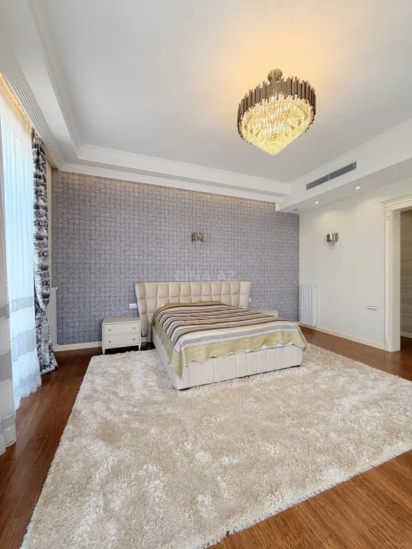 Satılır 10 otaqlı həyət evi 1300 m²