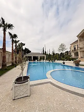 Satılır 10 otaqlı həyət evi 1300 m²