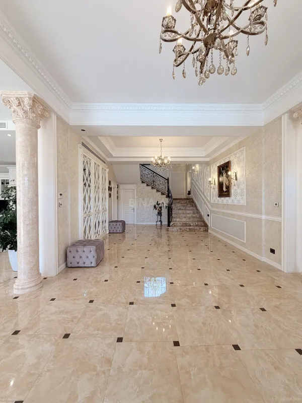 Satılır 10 otaqlı həyət evi 1300 m²